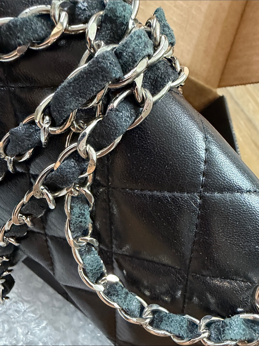 GWP CHANEl Black Quilted Shoulder Bag with Silver Hardware - Picture 11 of 17